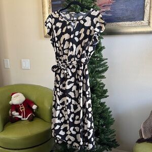 BloomChic Elegant Black and Cream Midi Dress